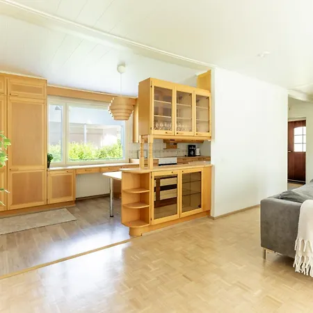 Quiet In A Great Location! Apartman