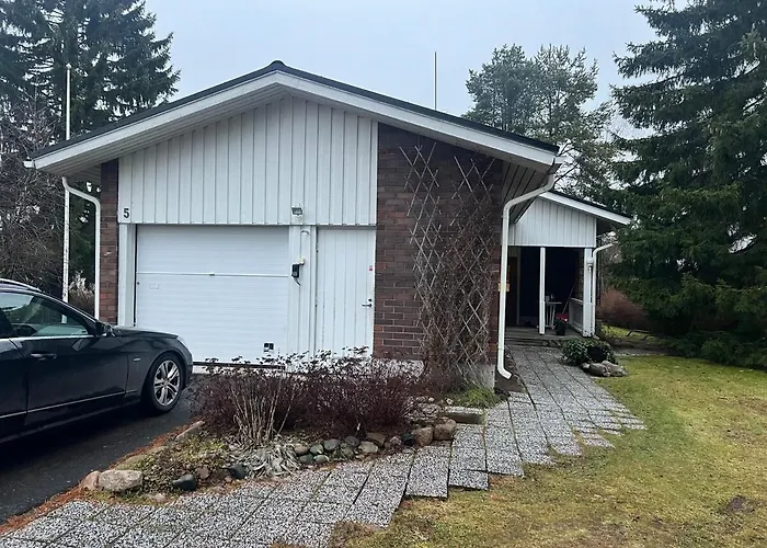 Quiet In A Great Location! * קמפלה