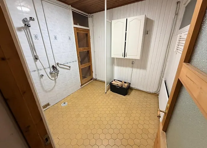 Quiet In A Great Location! דירה